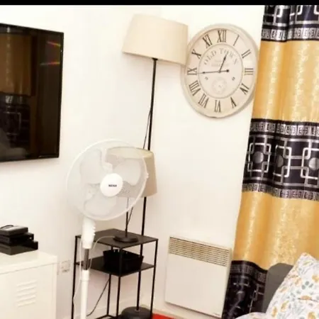 Apartment With Office Wifi Parking Balcony