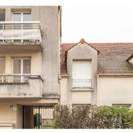 With Office Wifi Parking Balcony Apartment Pierrefitte-sur-Seine